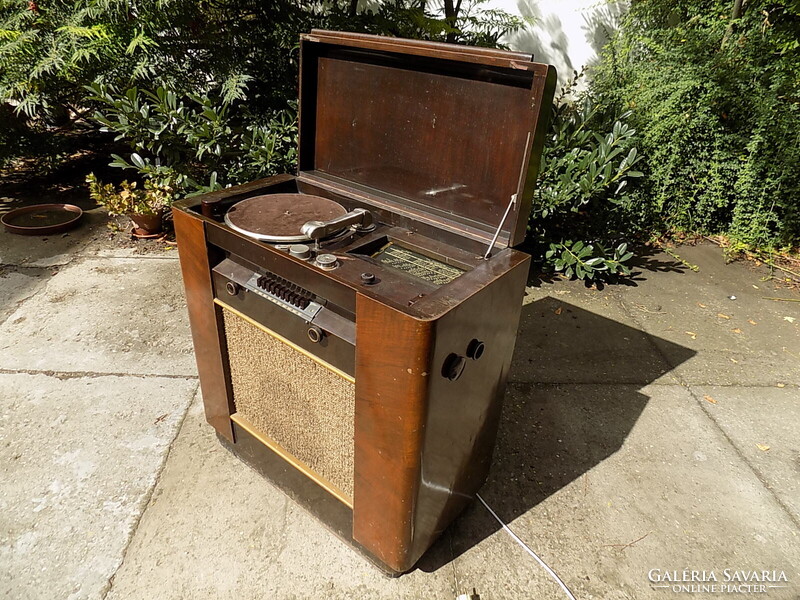 Philips Aachen Super D 65 radio, Diora record player from 1942.