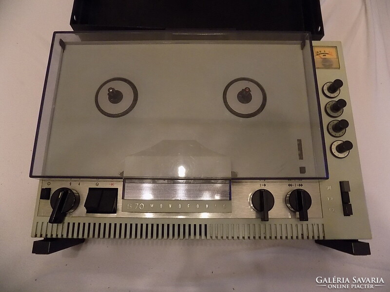 Tesla B70 Cassette Recorder. Working, good condition.