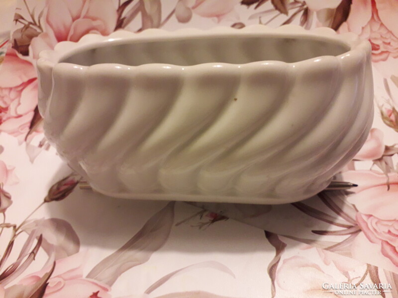 White Porcelain Oval Flower Pot Perfect 15x6cm.
