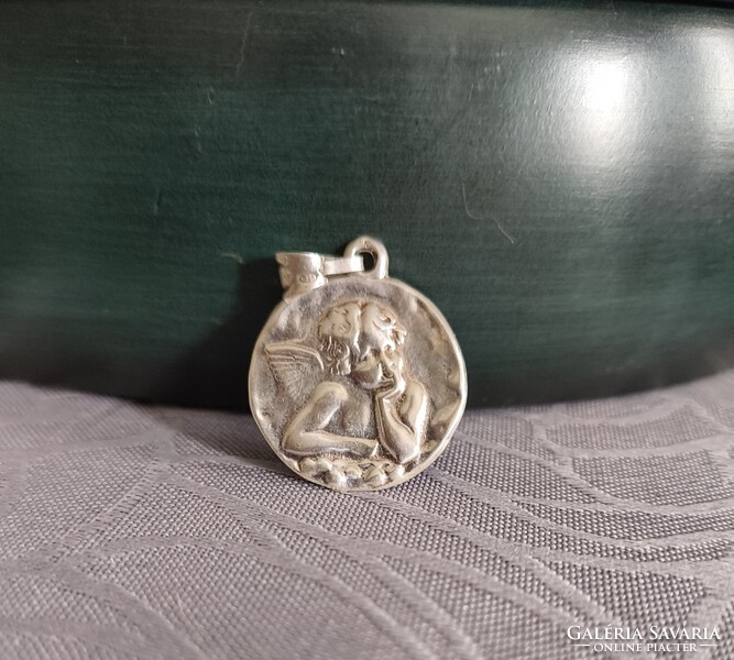 Silver pendant / putto