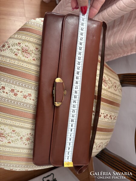 Prémium minőségű konyakbarna valódi bőr női táska – letisztult vintage elegancia