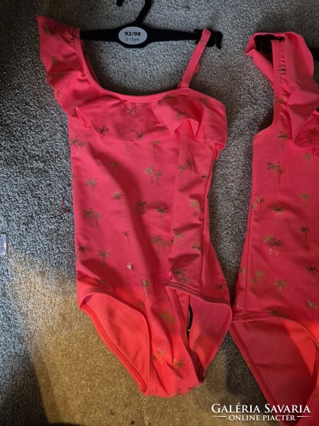 Kislány fürdő bikini