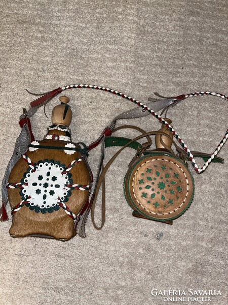 Lószőr és bőr borítású kulacs (2 db, egyben)